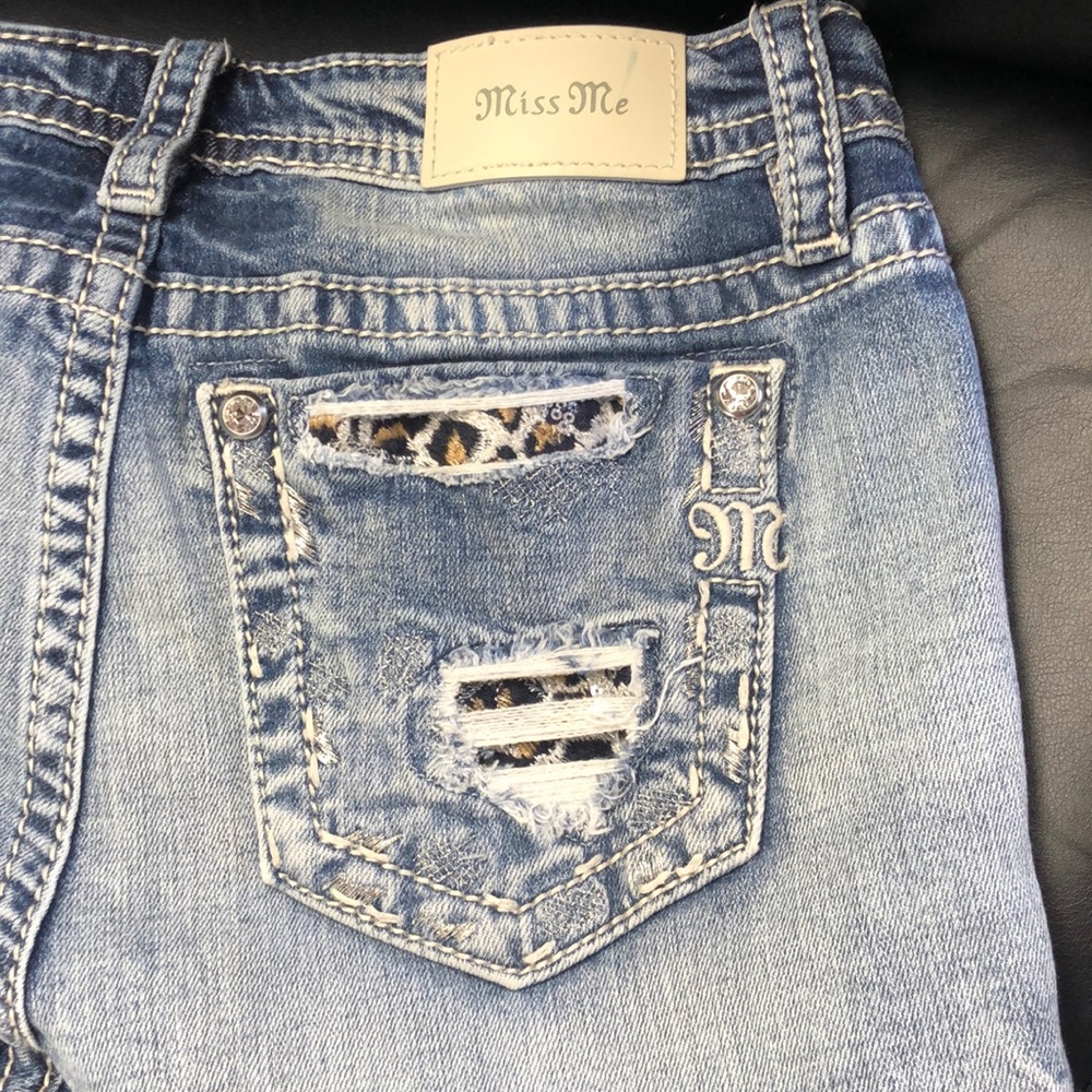 Low rise skinny jeans worn one time.